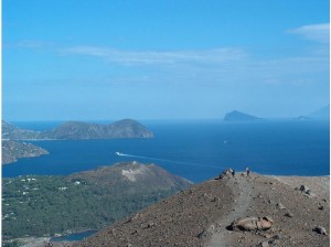 4050048-View_from_Vulcano_on_the_Eolian_Islands_Isola_Vulcano